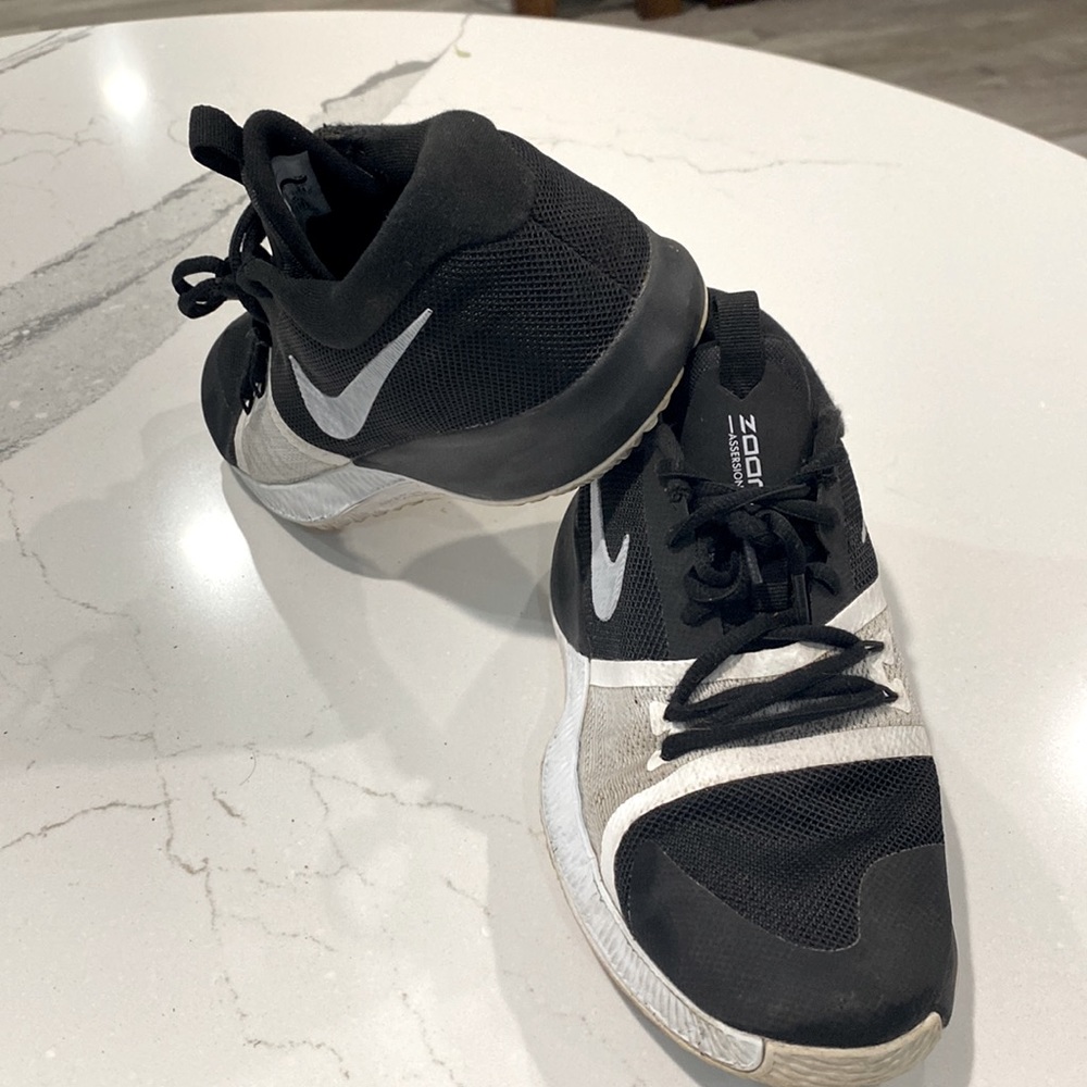 Nike Zoom Assertion - Black, White and Gray / Big Boy 5.5 Youth